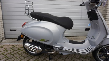 Vespa Primavera Tech Zilver Special E5+ facelift tm 30-6 aanbieding