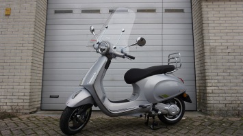 Vespa Primavera Tech Zilver Special E5+ facelift tm 30-6 aanbieding
