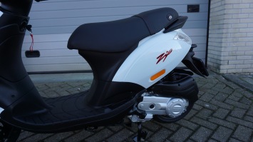 Piaggio Zip Euro 5 - Slechts 7 km op teller --nieuw--