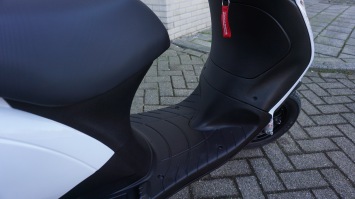 Piaggio Zip Euro 5 - Slechts 7 km op teller --nieuw--