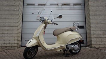 Vespa Primavera S RST Creme Special E5+