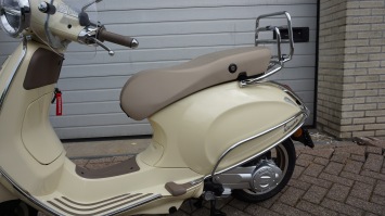 Vespa Primavera S RST Creme Special E5+