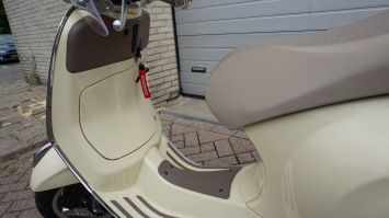 Vespa Primavera S RST Creme Special E5+