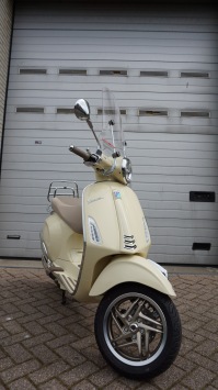 Vespa Primavera S RST Creme Special E5+