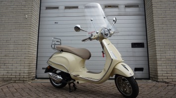Vespa Primavera S RST Creme Special E5+