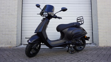 Vespa Sprint RST MY2026 Euro 5+ Special full Black tm 31-8-2026 aanbieding!
