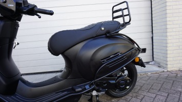 Vespa Sprint RST MY2026 Euro 5+ Special full Black tm 31-8-2026 aanbieding!