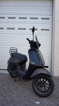 Vespa Sprint RST MY2026 Euro 5+ Special full Black tm 31-8-2026 aanbieding!