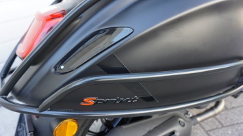 Vespa Sprint RST MY2026 Euro 5+ Special full Black tm 31-8-2026 aanbieding!