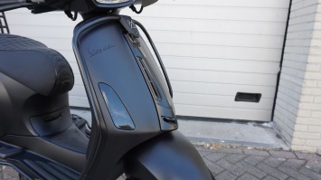 Vespa Sprint RST MY2026 Euro 5+ Special full Black tm 31-8-2026 aanbieding!
