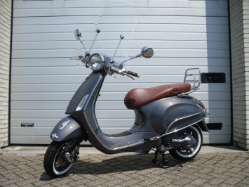 Vespa Primavera Roma Special