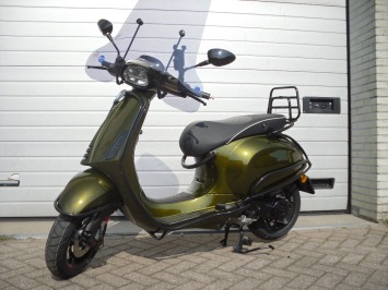 Vespa Sprint Candy Python Green Euro 4