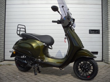 Vespa Sprint Candy Python Green Euro 4