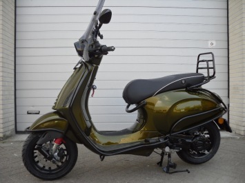 Vespa Sprint Candy Python Green Euro 4