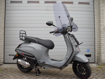 Vespa Sprint Nardo Grey Full Black Special E4