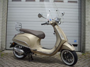 Vespa Primavera Sand Special E4