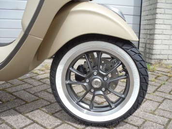 Vespa Primavera Sand Special E4