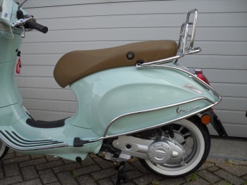 Vespa Primavera Verde Special E5 aanbieding