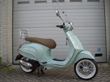 Vespa Primavera Verde Special E5 aanbieding